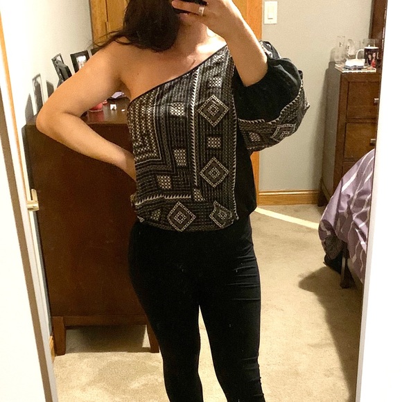 BCBG One Shouldered Patterned Top - Picture 6 of 8